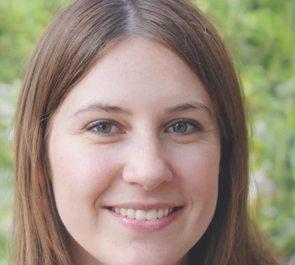 Cristina Herrera, graduada del programa de extensión de uñas
